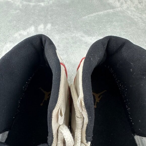 Jordan 11 Retro Platinum Tint Men’s Size 11.5 US - 378037-016 - Picture 4 of 14